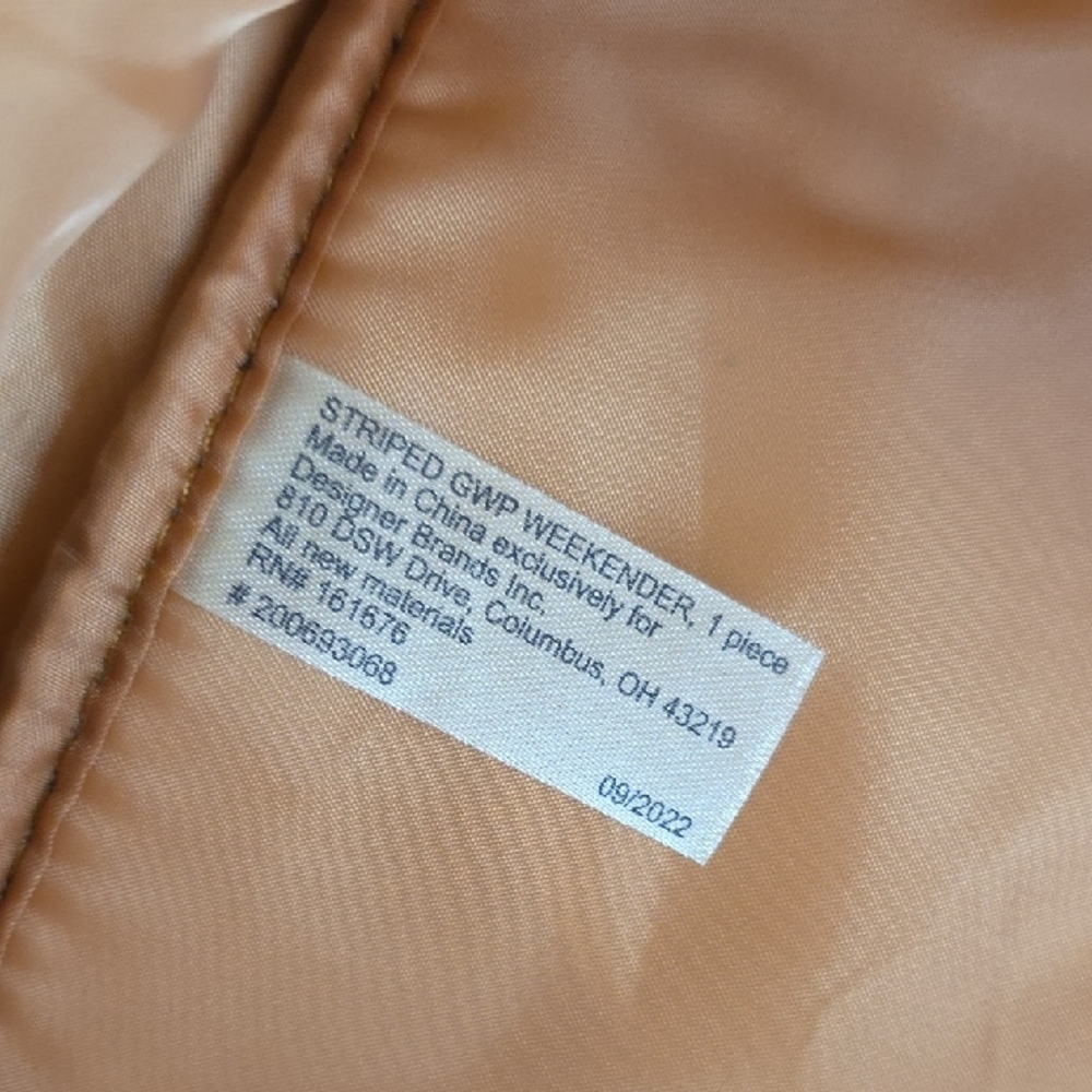 DSW Striped WEEKENDER Bag with Tan Accents - Picture 9 of 9